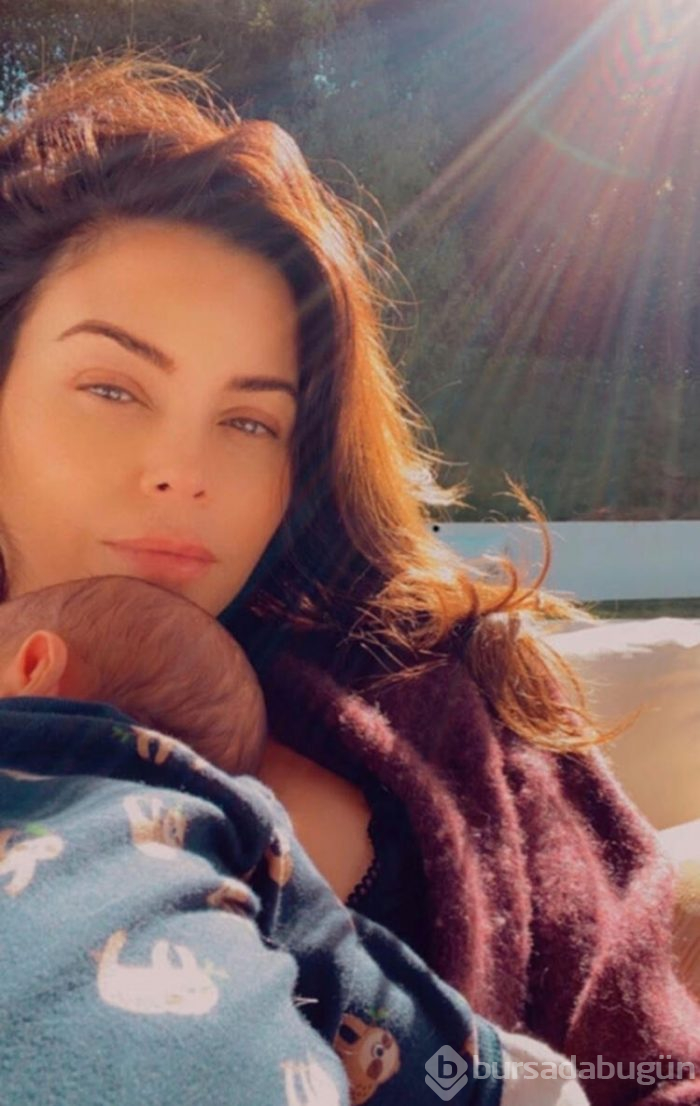 Ünlülerden selfie pozları 