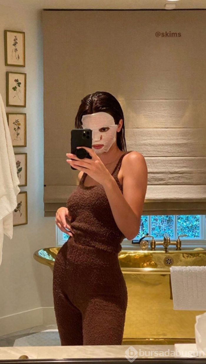 Ünlülerden selfie pozları 