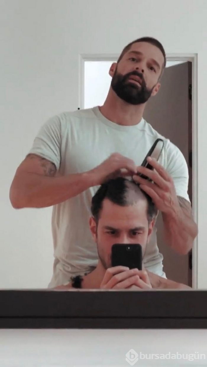 Ünlülerden selfie pozları 
