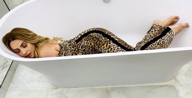 Hadise karantina dinlemedi!