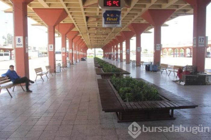 Yasak öncesi gelenler otogarda bekliyor