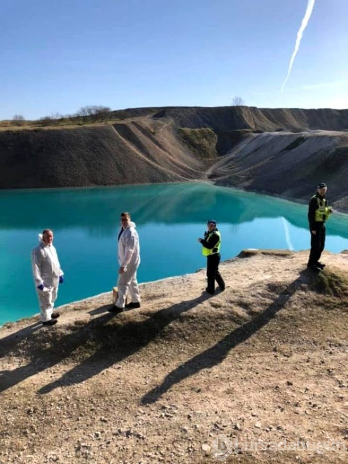 Polis, selfie çekenleri durdurmak için Mavi Göl'ü siyaha boyadı