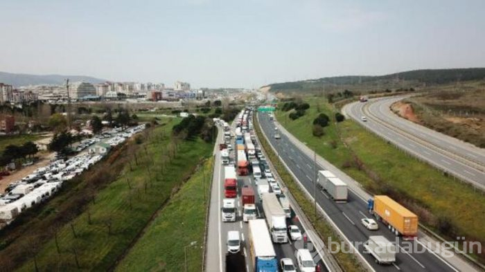 İstanbul'da metrelerce kuyruk oluştu 