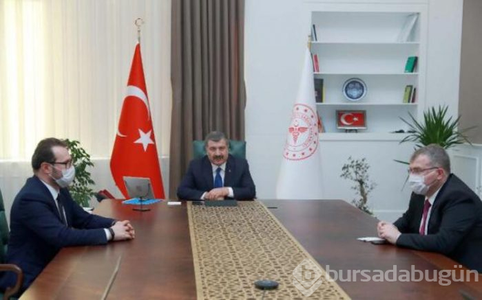 Fahrettin Koca, koronavirüs hastalarını tedavi eden hekimlerle görüştü