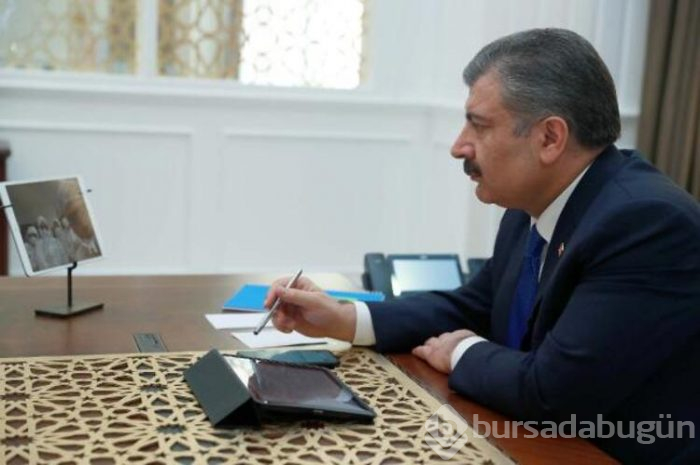 Fahrettin Koca, koronavirüs hastalarını tedavi eden hekimlerle görüştü