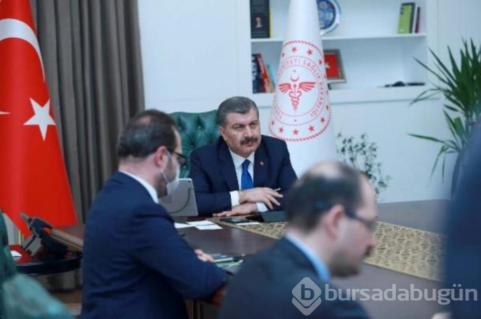 Fahrettin Koca, koronavirüs hastalarını tedavi eden hekimlerle görüştü