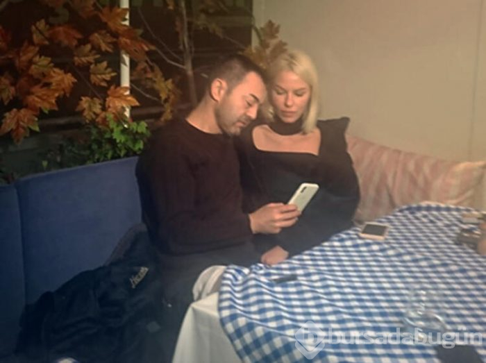 Serdar Ortaç yalnızlıktan soluğu taksi durağında aldı