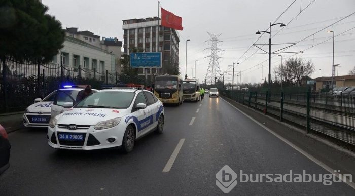 Kurallara uymayan minibüsten sağlık çalışanları çıktı!