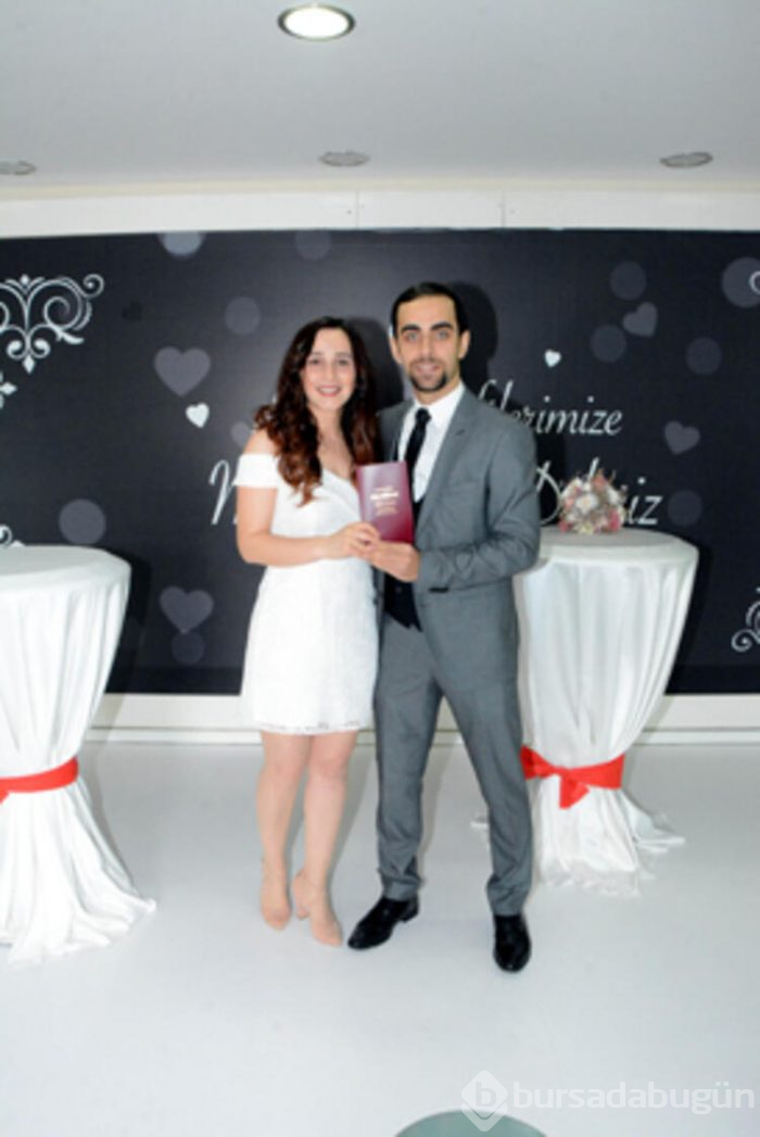 İki şahitle nikah kıydılar, "Evde Kal" dediler