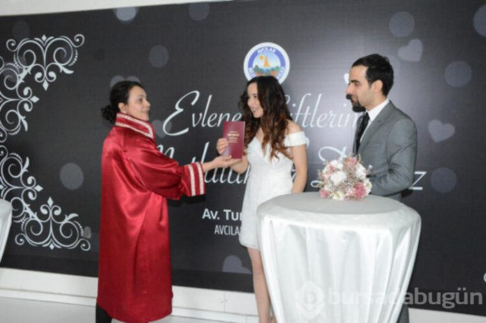 İki şahitle nikah kıydılar, "Evde Kal" dediler