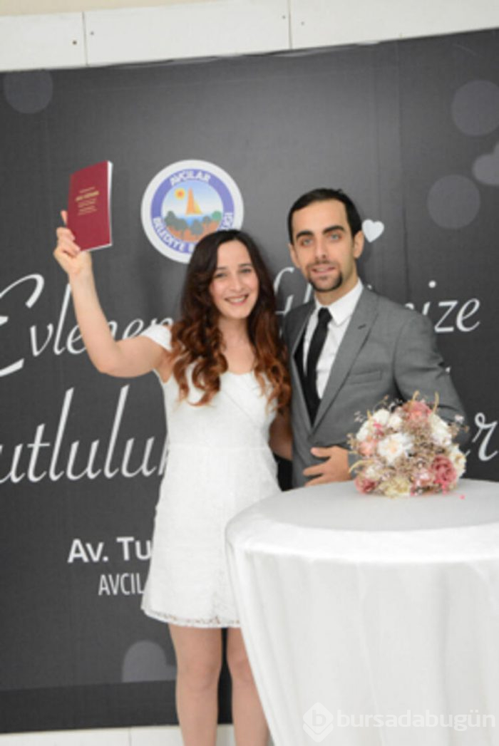 İki şahitle nikah kıydılar, "Evde Kal" dediler