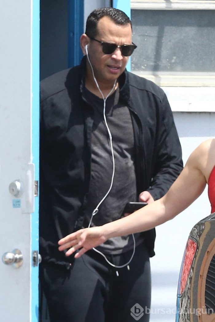 Jennifer Lopez ile Alex Rodriguez sorumsuzca spor salonunu açtırdı!