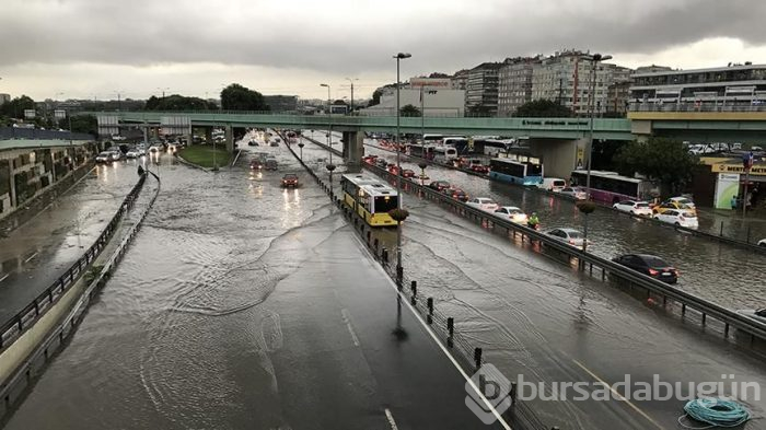 Sağanak yarış çanları çalıyor