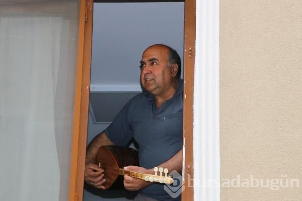 Karantinaya alınanlar için konser verildi!