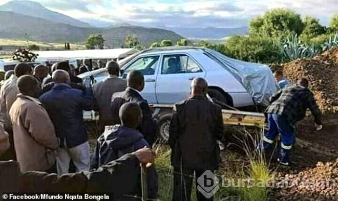 Güney Afrikalı lider, tutkunu olduğu Mercedes arabasıyla gömüldü
