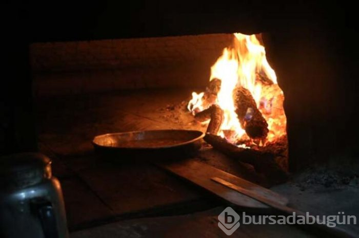 Virüse karşı madeni paraları fırında ısıtıyor