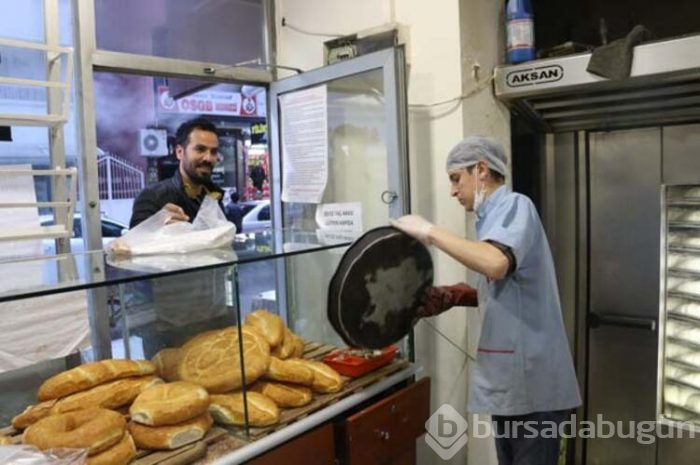 Virüse karşı madeni paraları fırında ısıtıyor