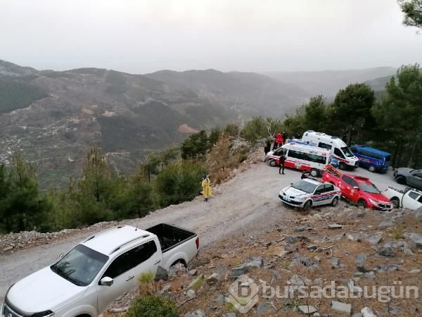 Otomobil 250 metreden uçuruma yuvarlandı
