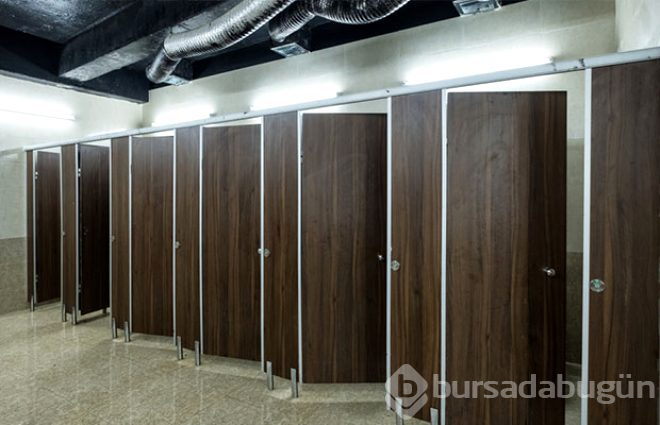 Umumi tuvaletlerde kapılar neden yere kadar değil! İşte sebebi
