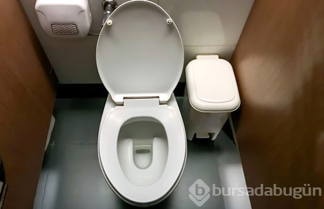 Umumi tuvaletlerde kapılar neden yere kadar değil! İşte sebebi