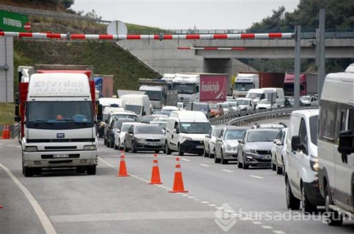 İzmir'de kilometrelerce kuyruk!