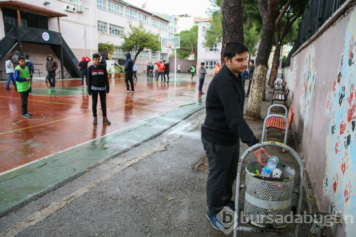 Sosyal izolasyondaki insanlar çöplerini nasıl atmalı?