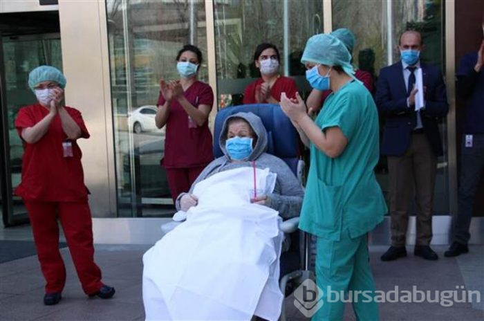 80 ve 89 yaşındaki çift Corona Virüsü yendi