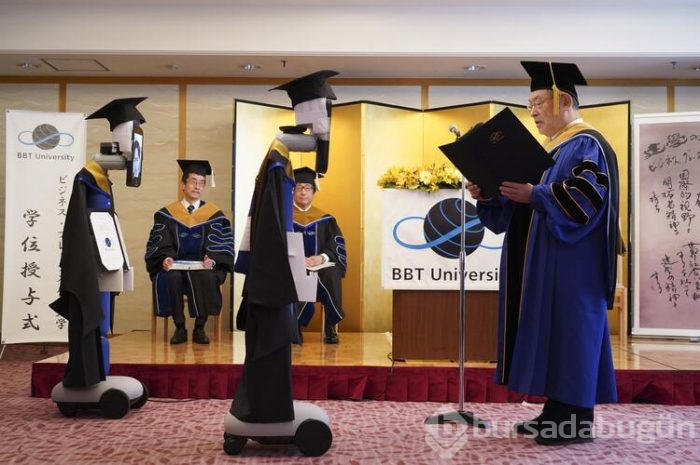 Kovid-19 sebebiyle robotlar aracılığıyla mezun oldu