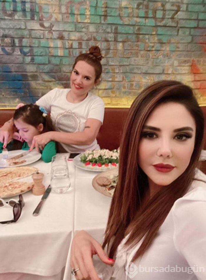 Demet Akalın'dan tedavi gören Esra Balamir'e destek