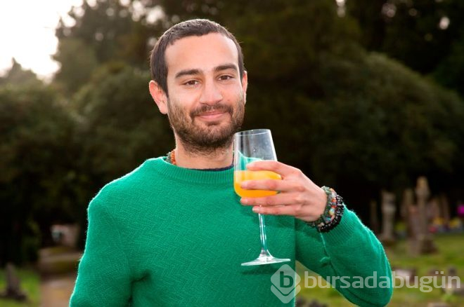 İngiliz adam her gün 1 su bardağı idrar içerek depresyonu atlattı!