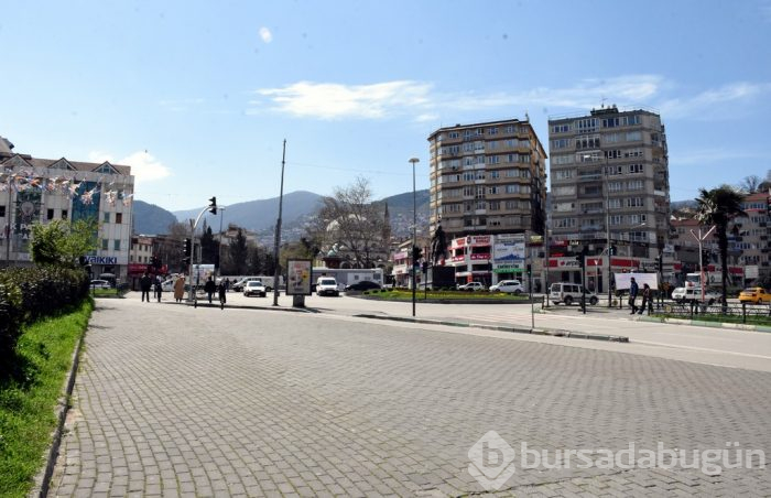 Bursa'nın cadde ve sokaklarında sessizlik hakim
