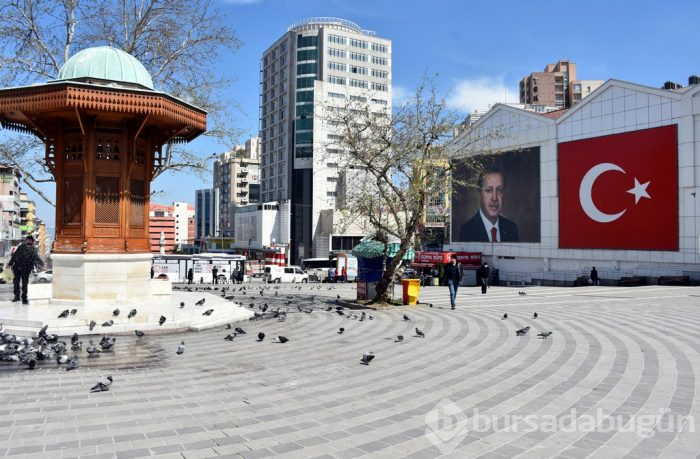 Bursa'nın cadde ve sokaklarında sessizlik hakim
