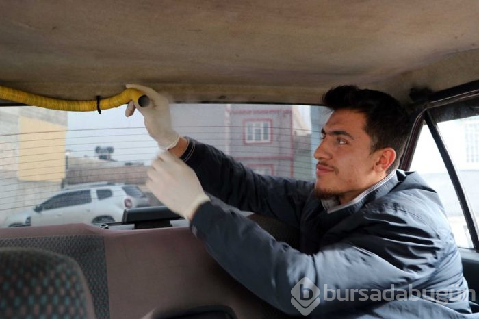 Aracının içine dezenfeksiyon sistemi kurarak koronavirüsten korunuyor