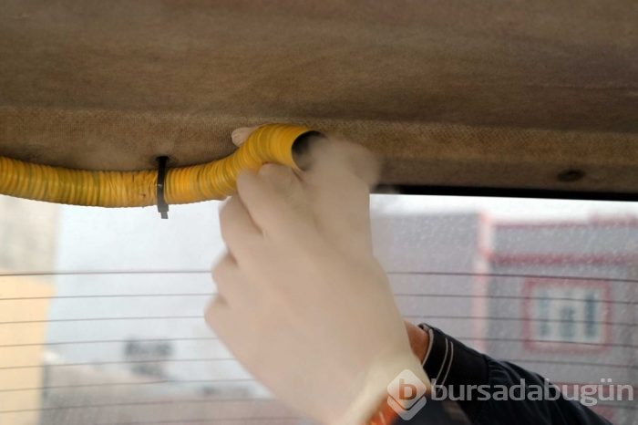 Aracının içine dezenfeksiyon sistemi kurarak koronavirüsten korunuyor