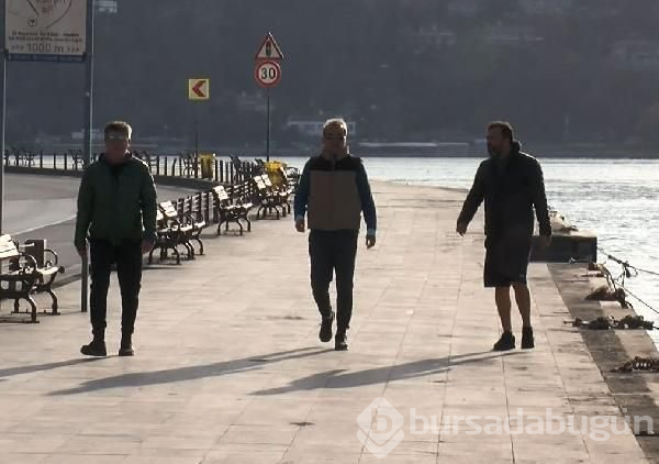Beşiktaş sahilde koronavirüse aldırış etmeyenler görüldü