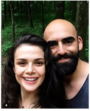 Mucize Doktor'un Nazlı'sı hayatının aşkıyla tiyatroda tanışmış