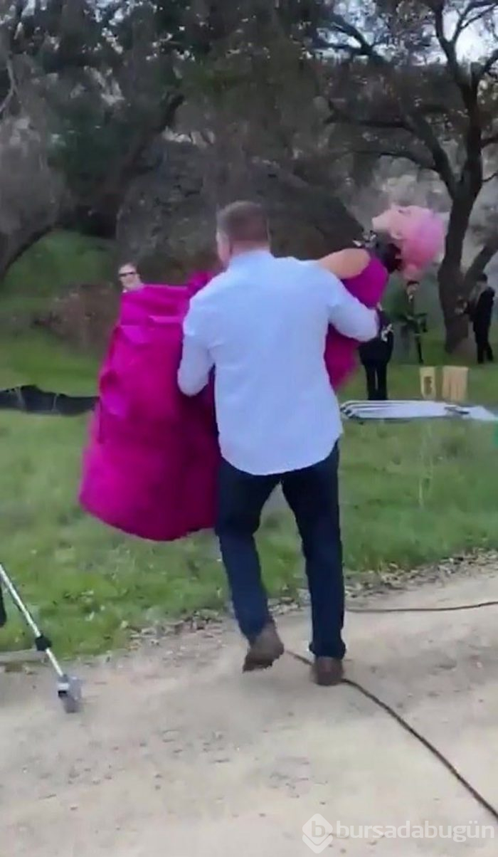 Lady Gaga kucakta taşındı