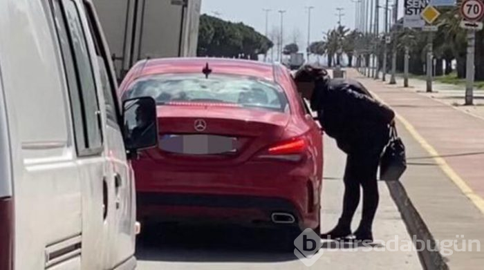 Yolda görenler telefona sarıldı