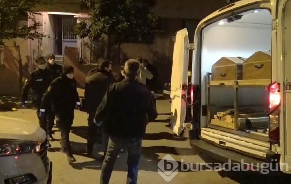  Baltayla öldürdüğü eşinin cesedini kanepenin altına sakladı