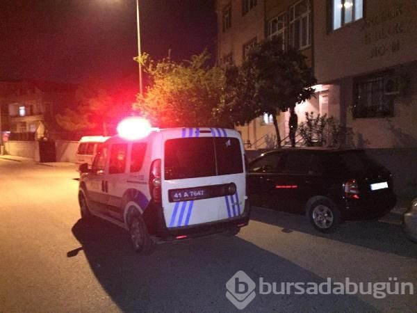  Baltayla öldürdüğü eşinin cesedini kanepenin altına sakladı