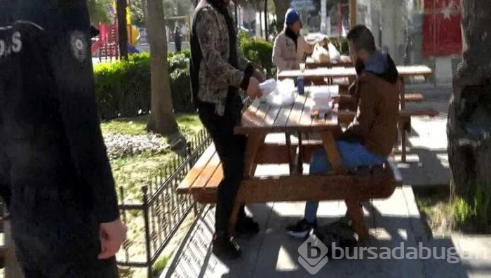 Parkta piknik yaptılar! 