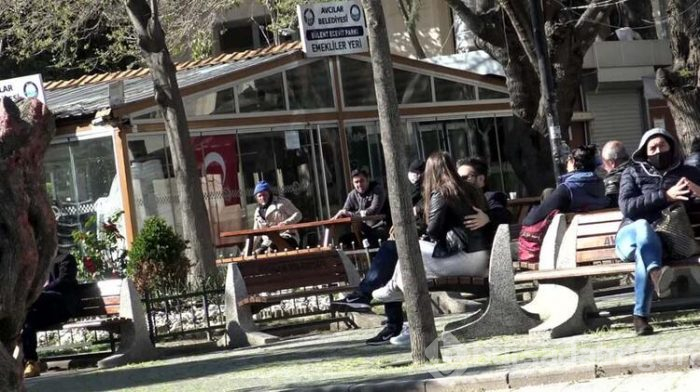 Parkta piknik yaptılar! 