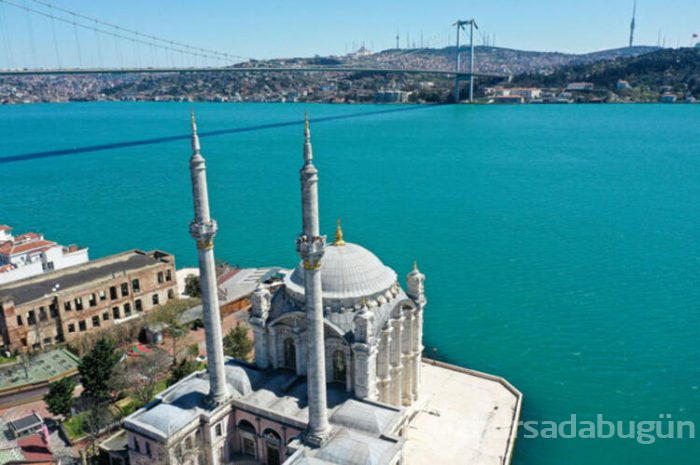 İstanbul turkuaza büründü