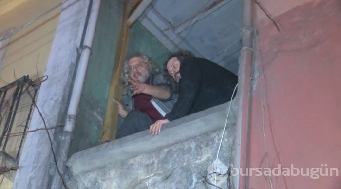 Beyoğlu'nda 9 kişi mahsur kaldı! 