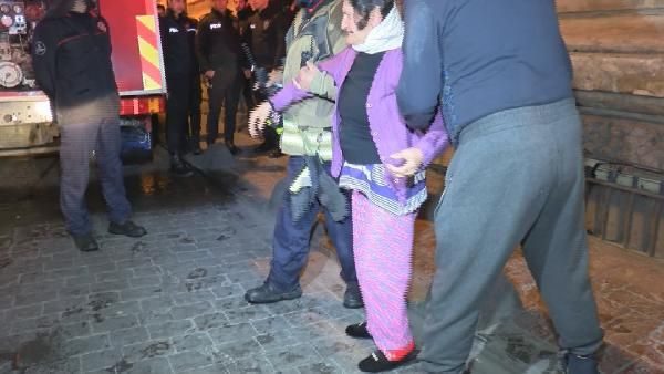 Beyoğlu'nda 9 kişi mahsur kaldı! 