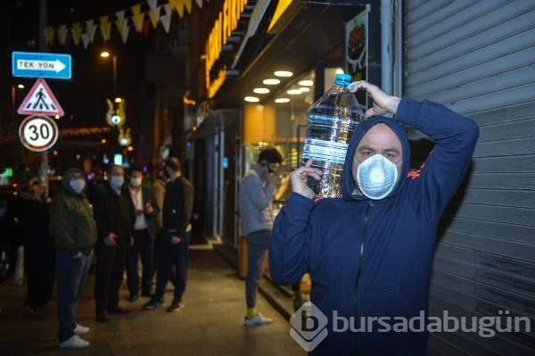 Sokağa çıkma yasağı ilan edildi, vatandaşlar dışarıya koştu!