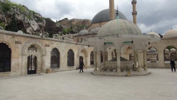 Urfa'da türbeler ziyarete kapatıldı