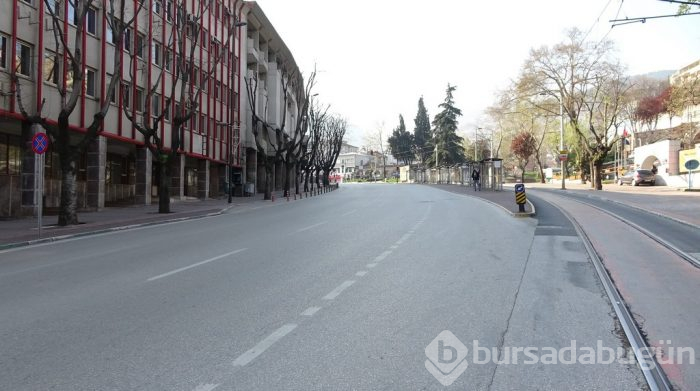 Bursa'nın meydan ve yollarında sessizlik hakim