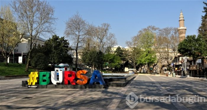 Bursa'nın meydan ve yollarında sessizlik hakim