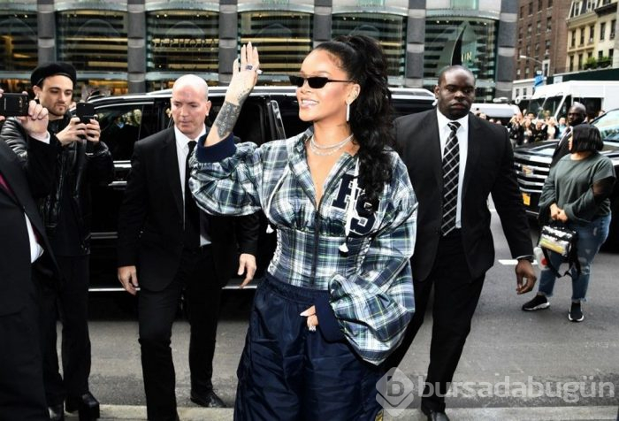 Rihanna, koleksiyonunda deri kullanmayınca PETA ödülü aldı!